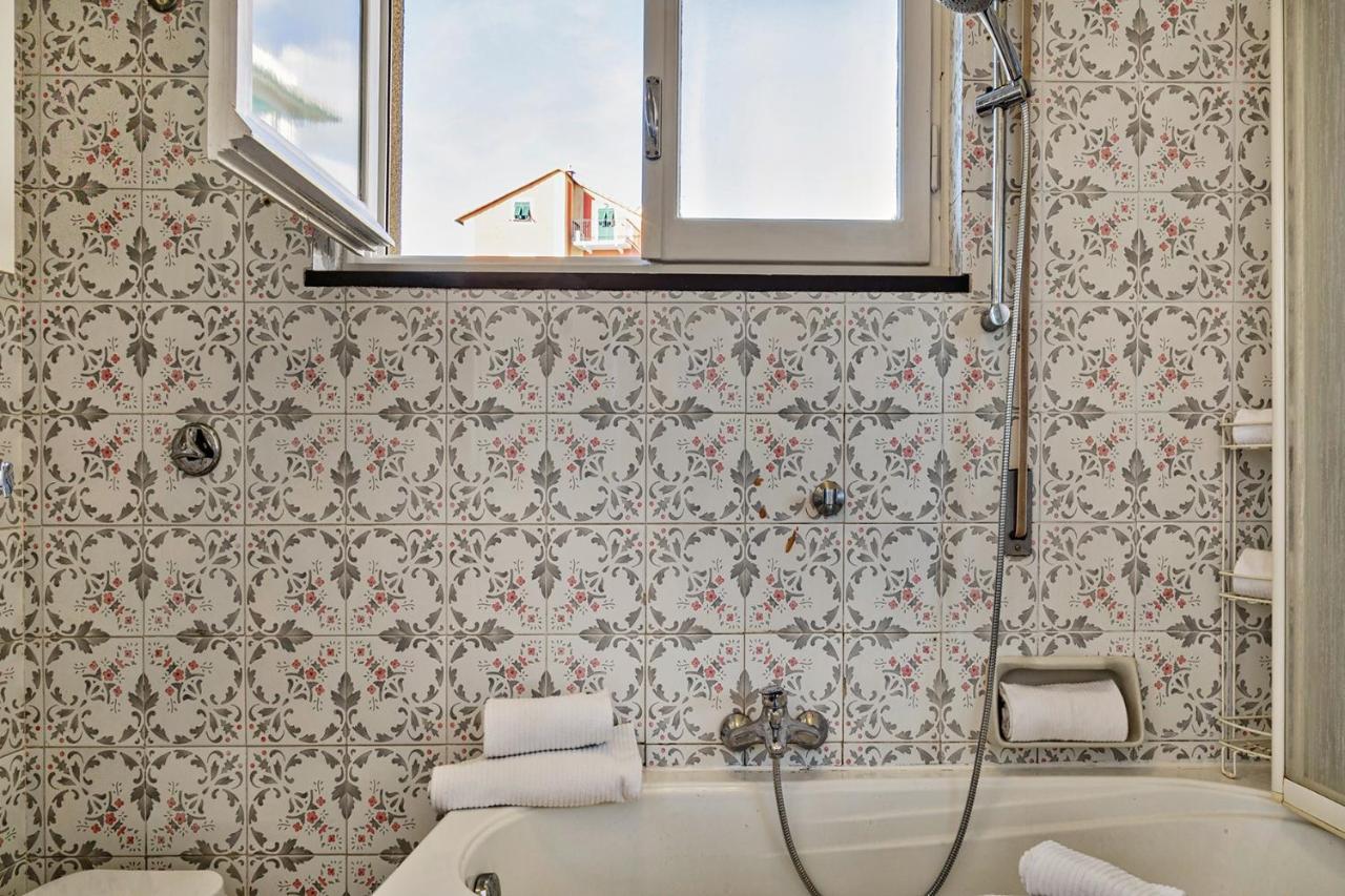 Homey Seaview Apartment By Wonderful Italy Генуа Екстериор снимка