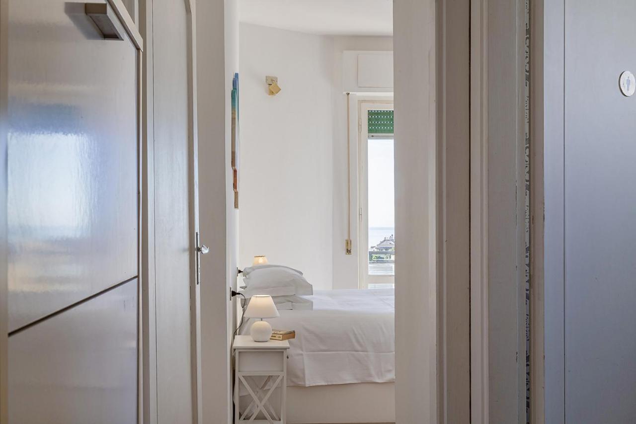 Homey Seaview Apartment By Wonderful Italy Генуа Екстериор снимка